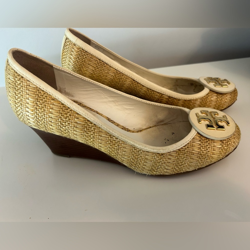 Tory Burch Sally Beige Raffia and Leather Rattan Wedge Heels Pumps Size 10